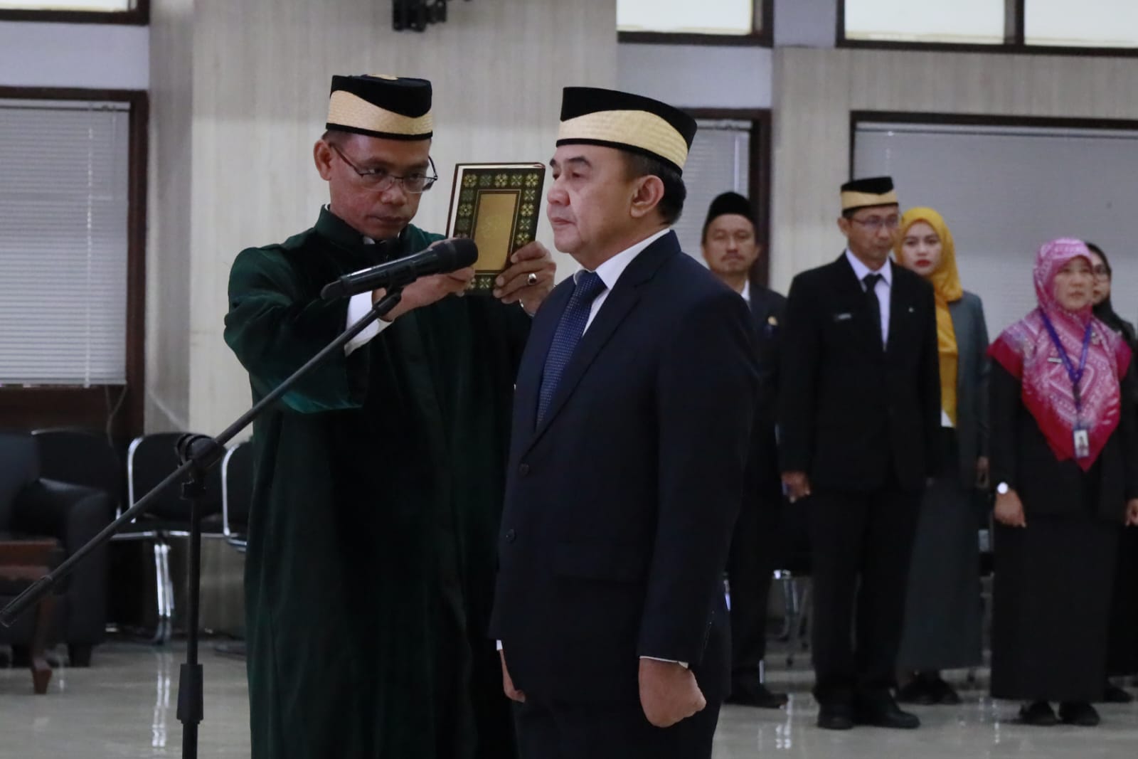 PJ Andi Ony Prihartono resmi melantik Soma Atmaja menjadi Sekretaris Daerah Kabupaten Tangerang definitif.