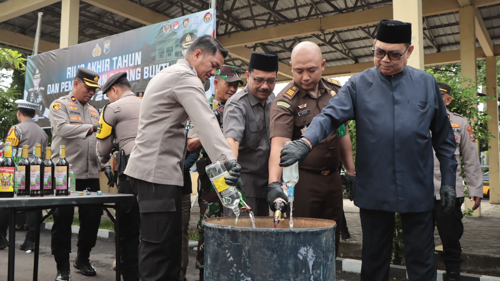 Polres Nganjuk Gelar Konferensi Pers Akhir Tahun 2024 dan Pemusnahan Barang Bukti
