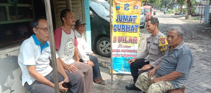 Jum’at Curhat , Bhabinkamtibmas Kelurahan Dukuh Pakis sampaikan imbauan kamtibmas