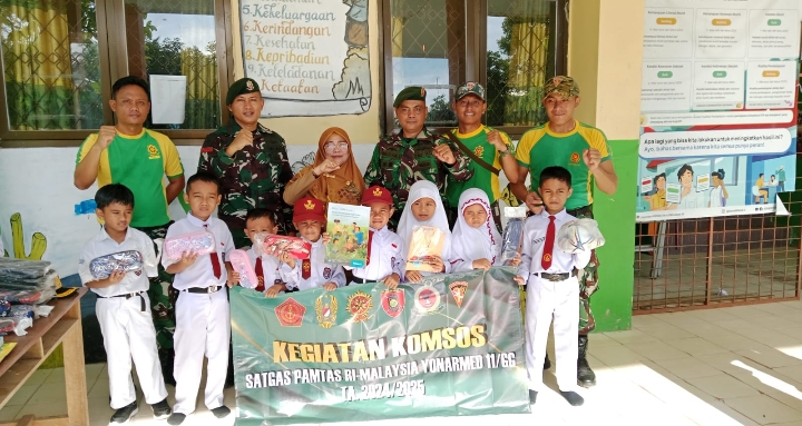 Satgas Pamtas Yonarmed 11 Kostrad  Berbagi Perlengkapan Sekolah di Sebatik Timur