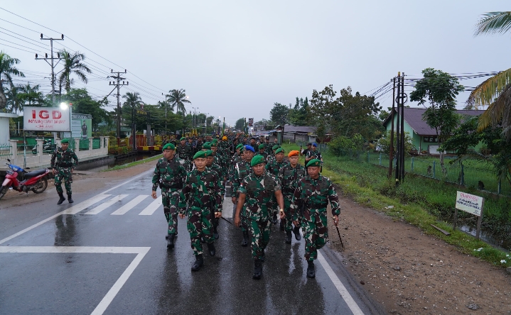 Hari Juang Infanteri 2024, Pangdam XII/Tpr Bersama Prajurit Semangat Jalan Kaki Ikuti Etape Terakhir Peleton Beranting YWPJ