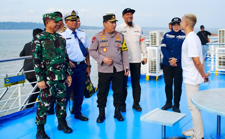 Kapolri Pastikan pengamanan, Kelayakan Kapal, dan Mitigasi Bencana Libur Natal dan Tahun Baru