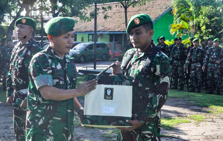 Personel Kodim 0817/Gresik Terima Perlengkapan Operasional Lapangan dari KASAD
