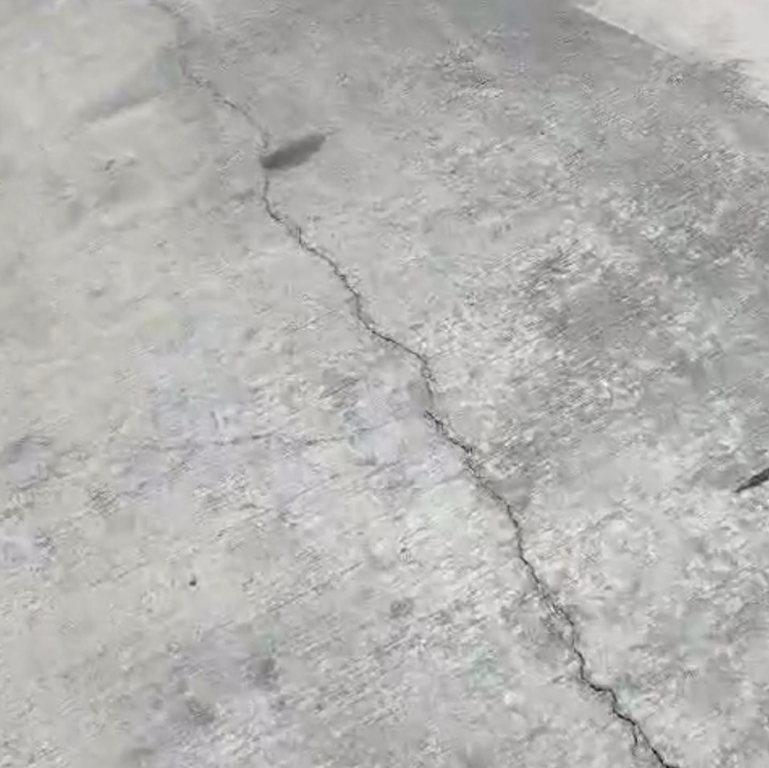 Baru Digarap, Proyek Jalan Usaha Tani (JUT) di Desa Baros Mulai Retak