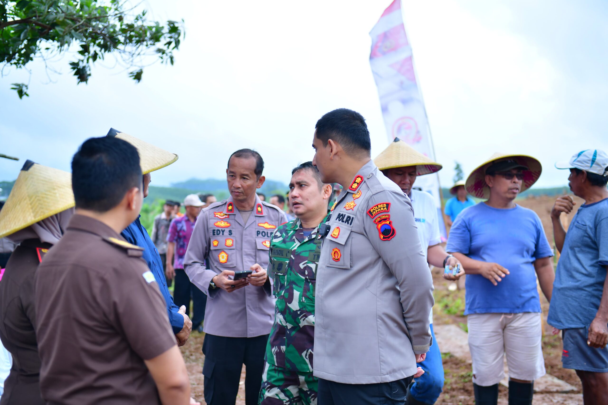 Dandim 0719/Jepara Hadiri Penanaman Jagung Serentak Satu Juta Hektar di Desa Keling