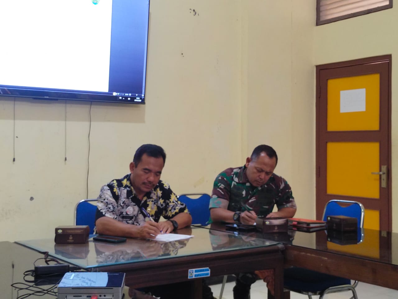 Kasdim 0719 / Jepara Hadiri Rapat Bersama Disdikpora Bahas Draf Perjanjian Pinjam Pakai Eks Puskesmas Pecangaan
