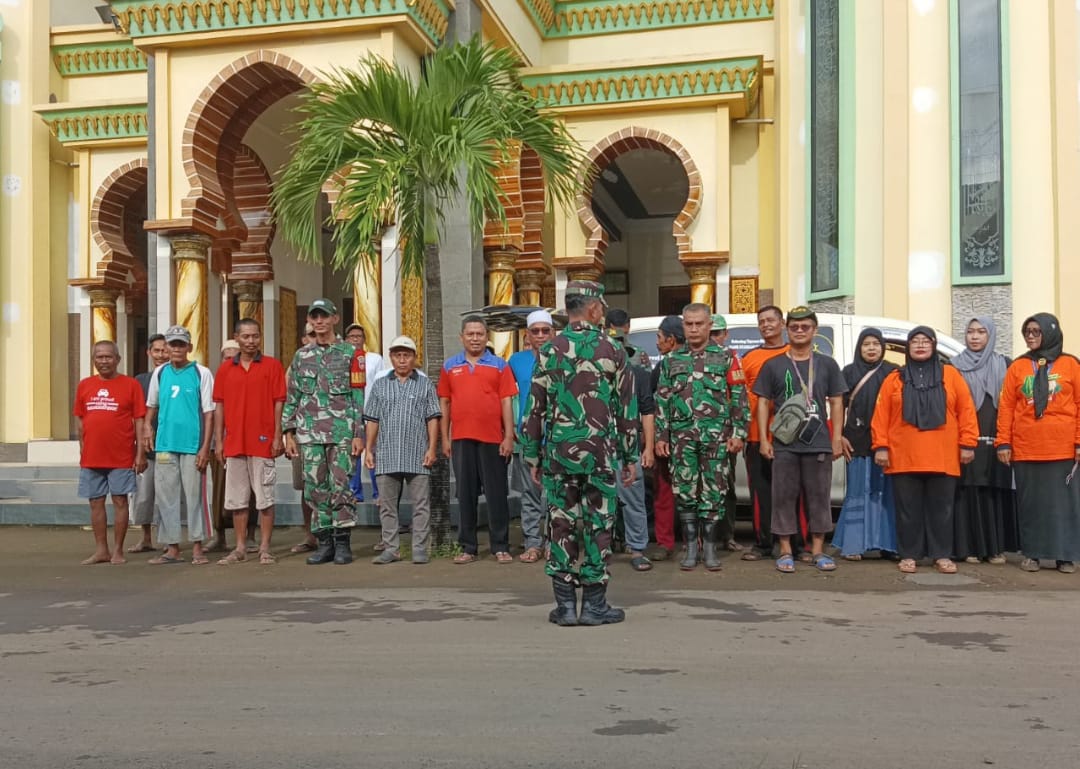 Anggota Kodim dan Komunitas RRM Gelar Program Kodim 0719 / Jepara “Resik-Resik Masjid”