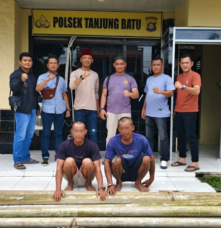 Petugas Polsek Tanjung Batu Tangkap Pria Membawa Senjata Tajam di Kebun Tebu