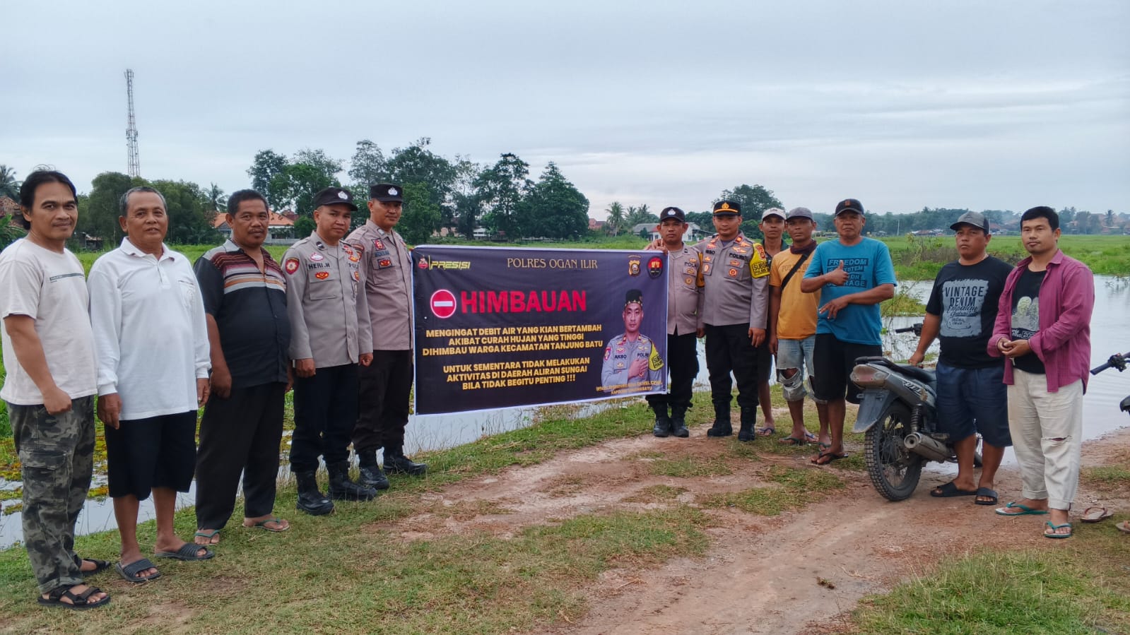 Cegah Terulangnya Korban Tenggelam, Polsek Tanjung Batu dan Pemerintah Desa Berikan Himbauan Serta Pasang Spanduk Peringatan