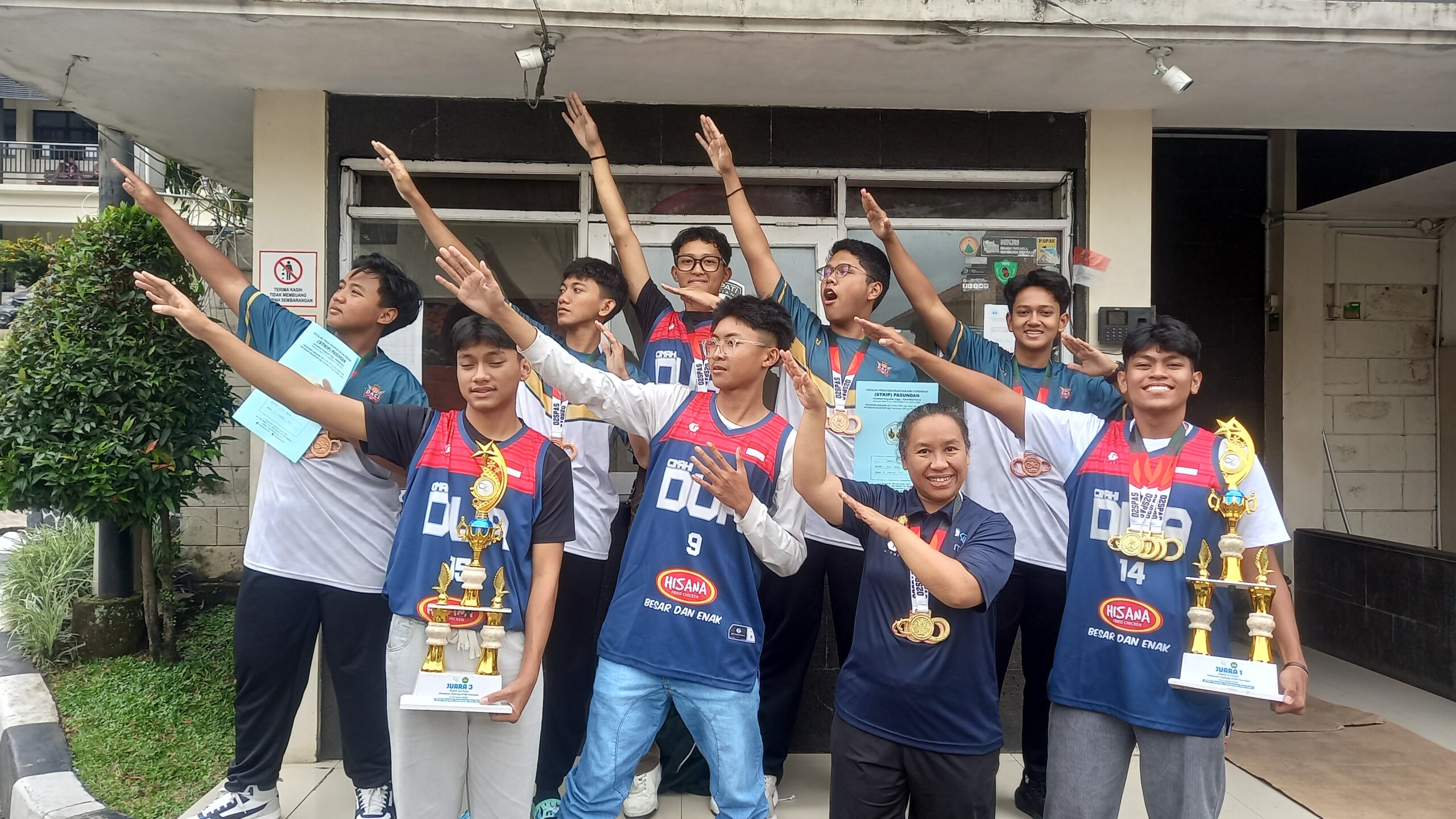 SMAN 2 Cimahi Raih Juara 1 dan 3 O2SPAS STKIP Pasundan Cabor Bola Basket Se-Jawa Barat   