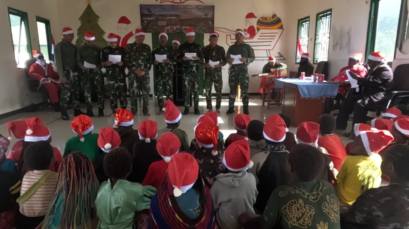Prajurit Buaya Putih Kostrad Ibadah Natal Bersama Masyarakat Kampung Wako