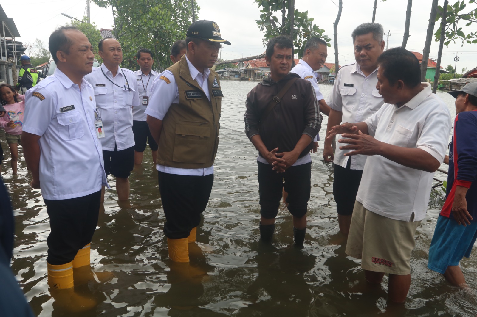 Tinjau Banjir Rob, Pj. Walkot Imbau Siaga Kiriman Air dari Daerah Atas