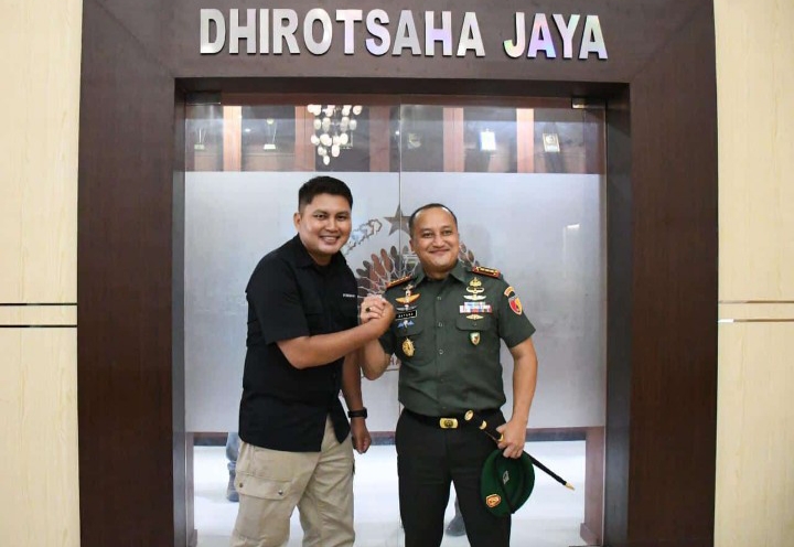 Bertemu Mantan Komandannya, Prajurit TNI Ini Kagumi Sosoknya