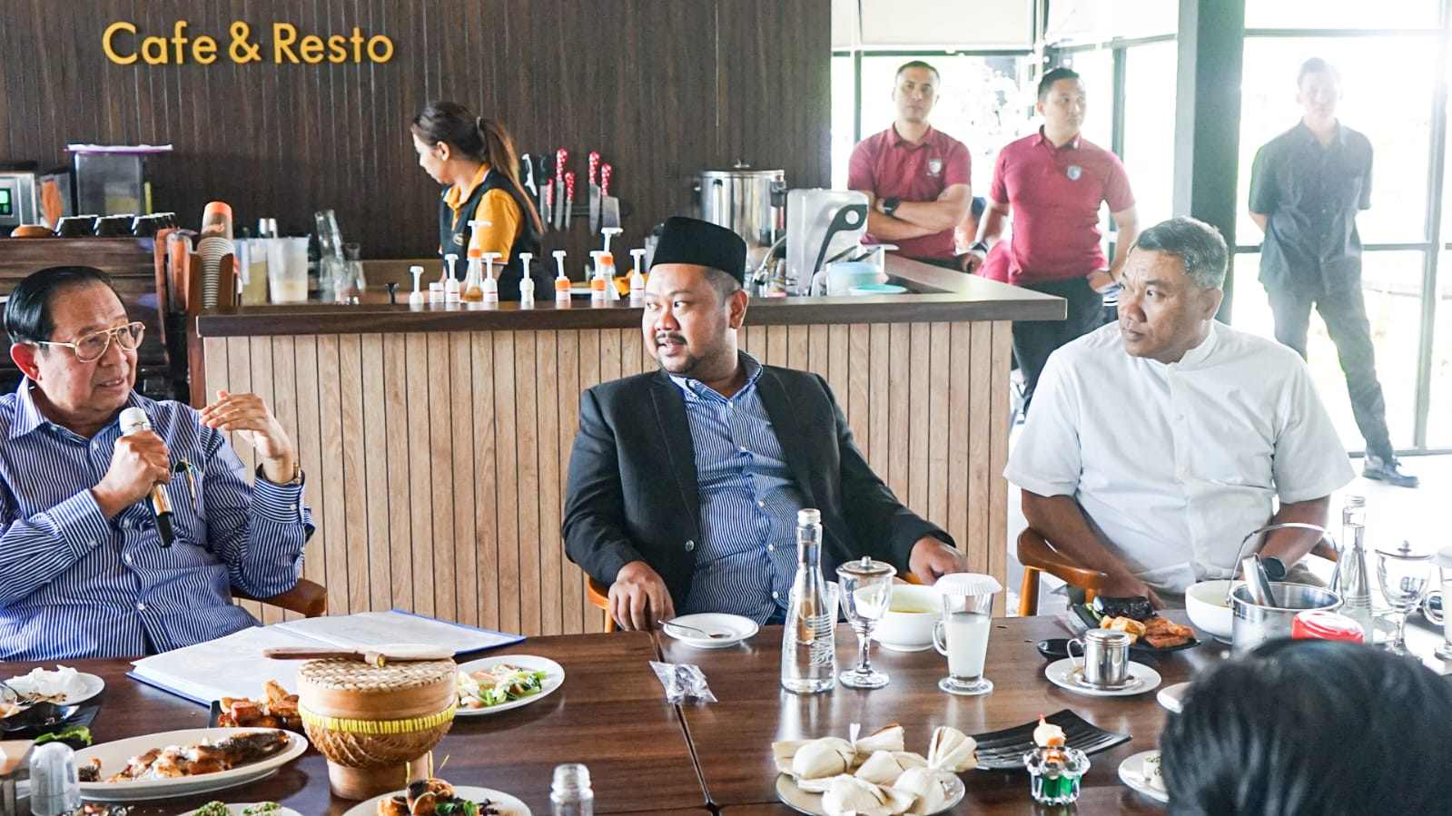 Dandim Gresik Menyambut Kedatangan Presiden RI ke-6 di Kabupaten Gresik