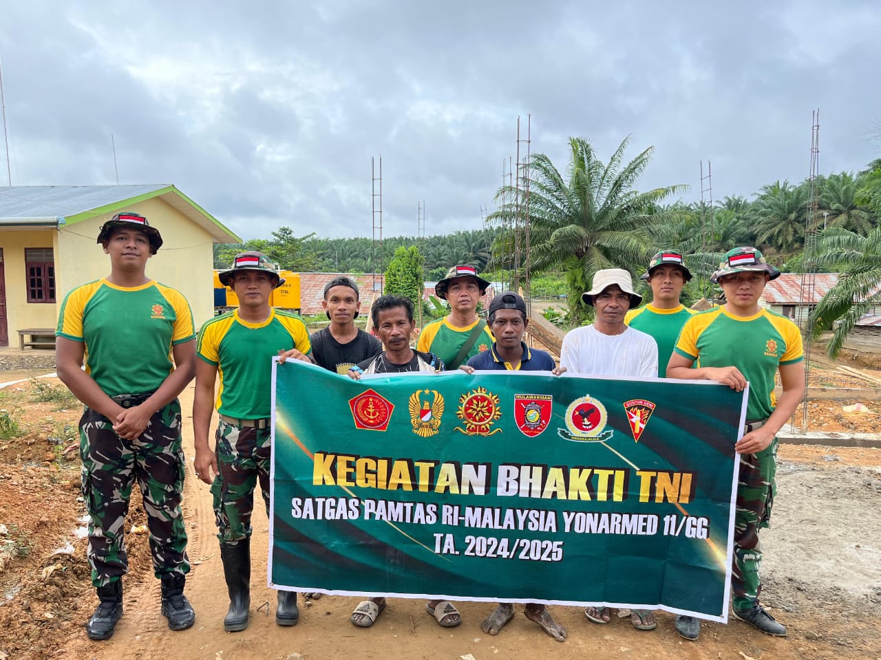 Satgas Pamtas Yonarmed 11 Kostrad Bantu Bangun Rumah untuk Warga Kurang Mampu di Desa Apas, Sebuku