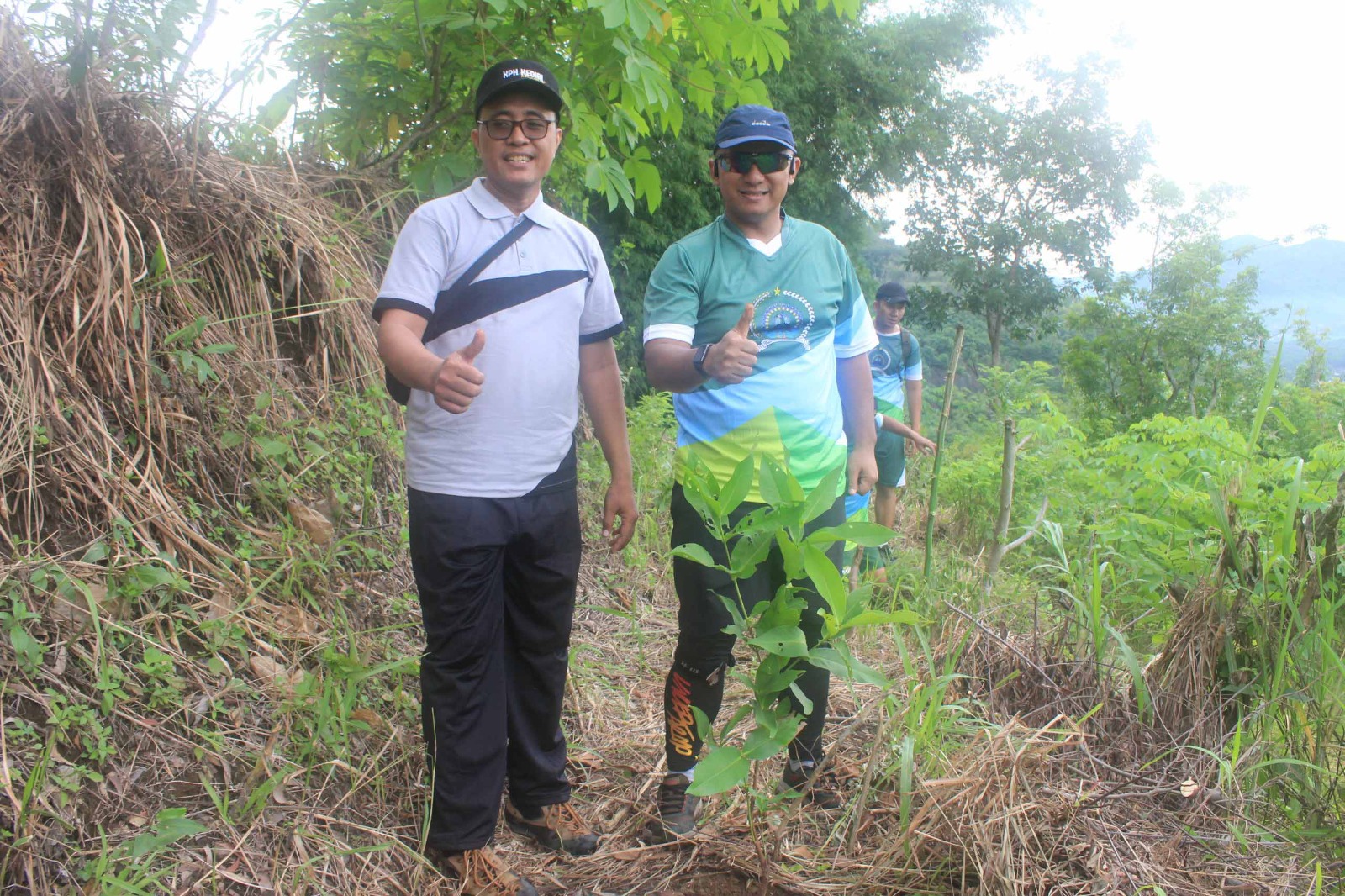 Hijaukan Trenggalek! Kodim 0806 Ajak Warga Sehat Bersama dan Tanam Pohon