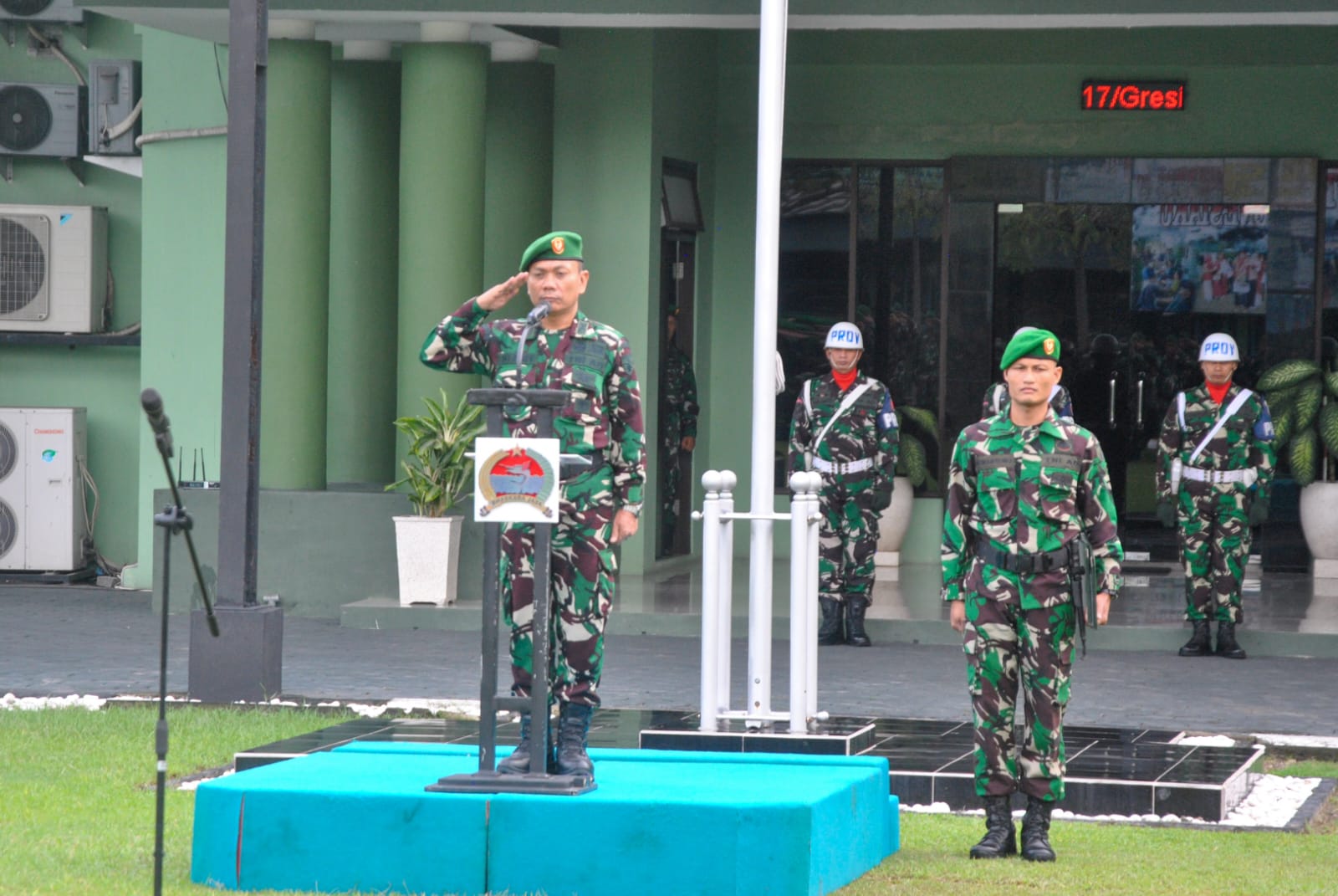 Kodim 0817/Gresik Gelar Upacara Bendera 17-an di Lapangan Makodim