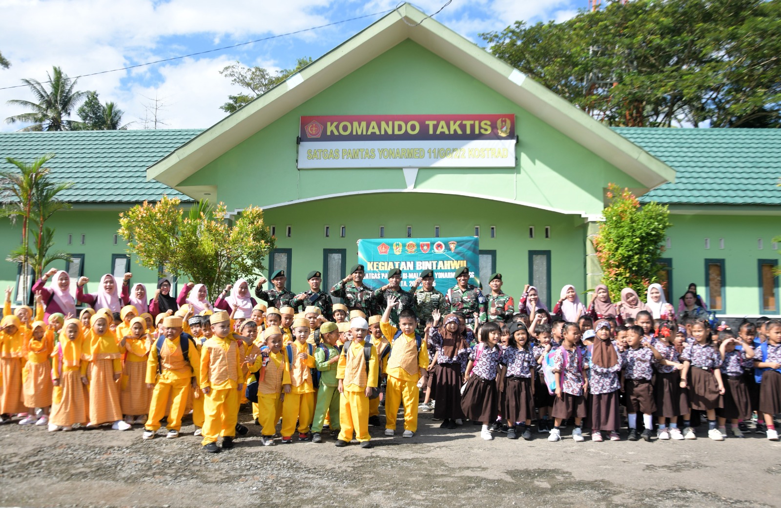 Kolaborasi Satgas Yonzipur 5/ABW Menuju Ketahanan Pangan Berkelanjutan Melalui Penanaman Jagung Perdana di Perbatasan