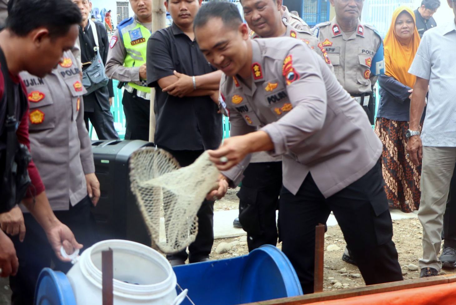 Program Ketahanan Pangan, Polres Tegal Kota Panen Perdana Ikan Lele