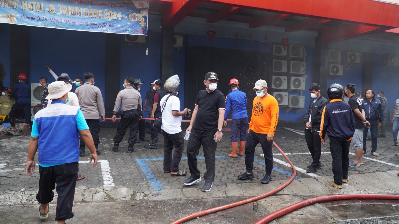 Happy Karaoke Terbakar, 8 Mobil Pemadam Diturunkan