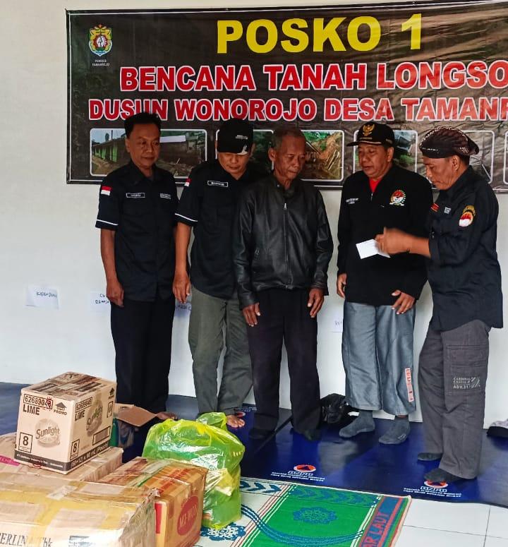 Dewan Pimpinan Cabang Forum Komunikasi Masyarakat RI (DPC.Forkommas RI ) Kendal Serahkan Bantuan Korban Tanah Longsor di Desa Tamanrejo Kecamatan Sukorejo Kabupaten Kendal