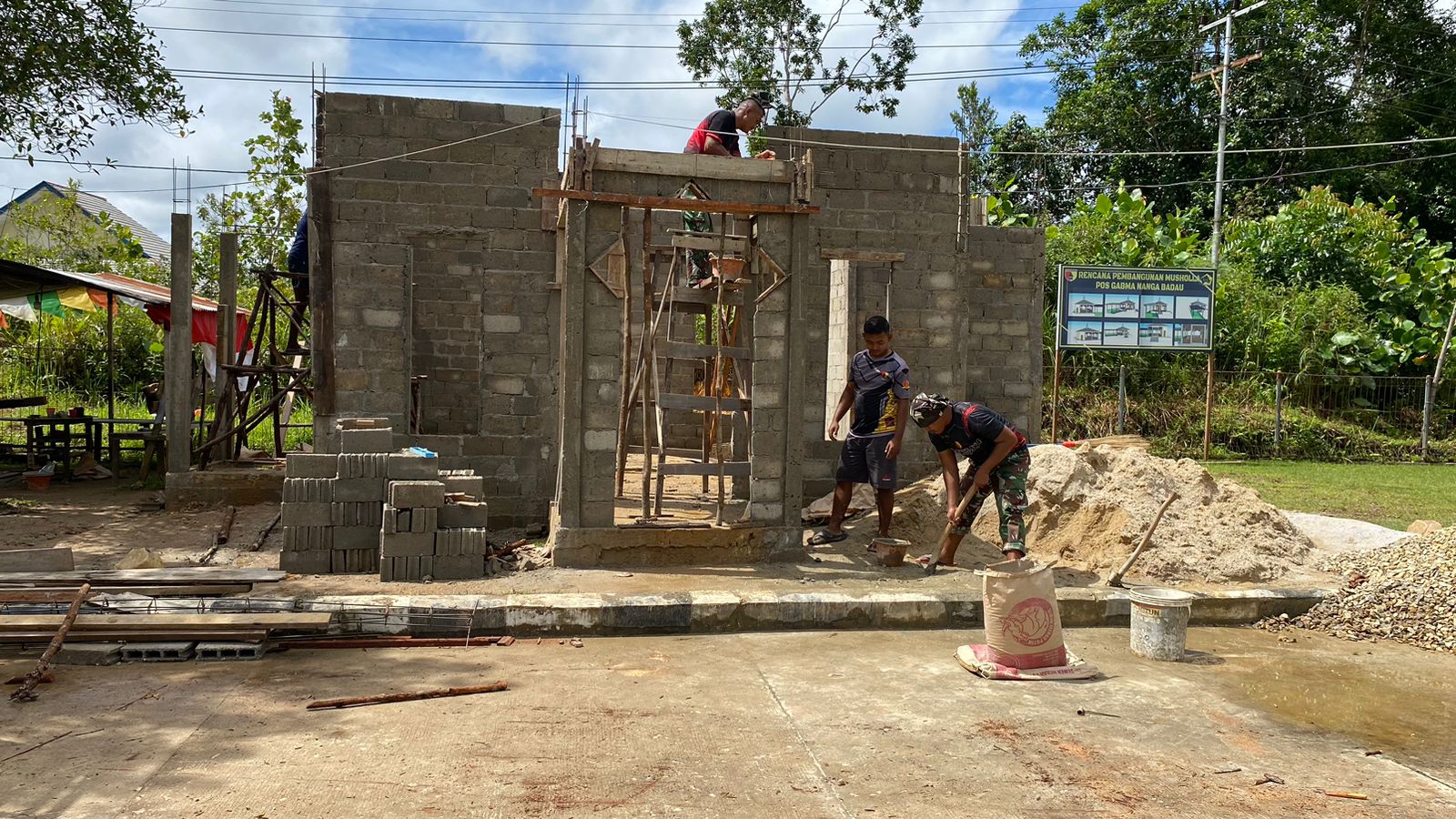 Wujudkan kenyamanan fasilitas Ibadah, Progres Pembangunan Musholla – Tahap Pemasangan Kolom dan Batako