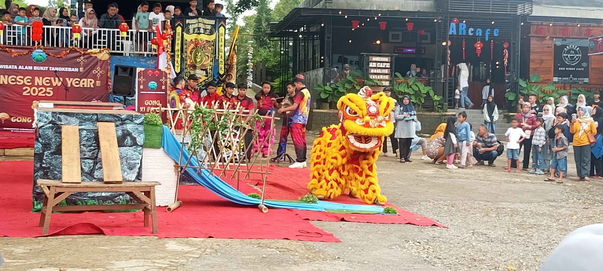 Kehadiran Barongsai Sangat Sangat Menghibur Pengunjung OW.Bukit Tangkeban