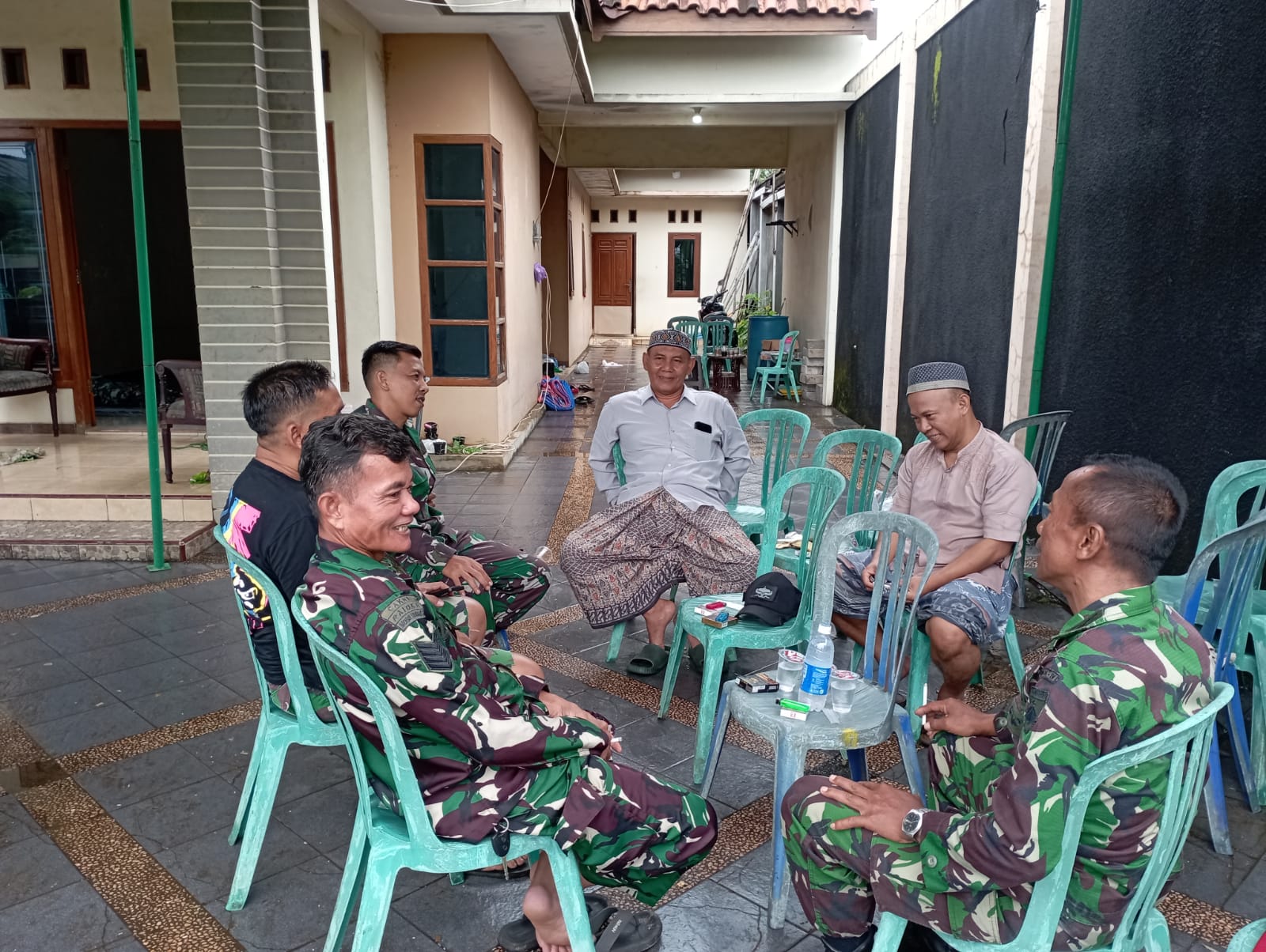 Anggota Kodim 0719/Jepara Perkuat Ikatan Emosional Melalui Giat Komsos dan Takziah di Desa Purwogondo