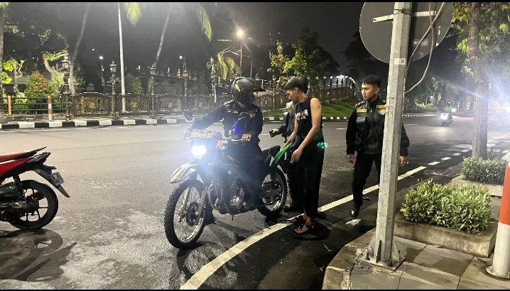 Tim Jogoboyo Polrestabes Surabaya Bubarkan Konvoi Perguruan Pencak Silat, Tiga Pemuda di Amankan