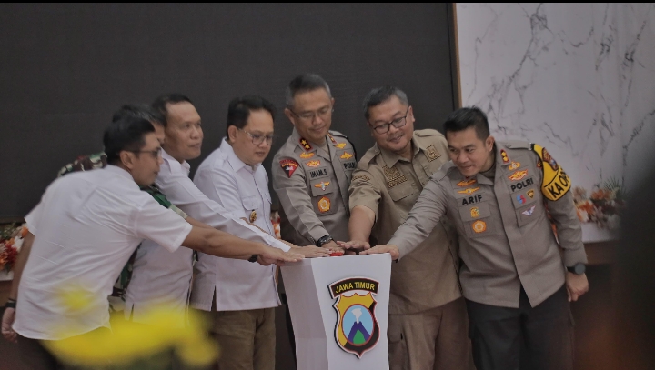 Kapolda Jatim dan Pj.Gubernur Launching Benih Jagung Merk Bhayangkara di Blitar