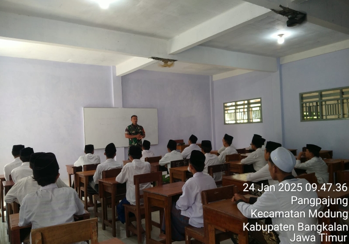 Babinsa sosialisasi SMK AL BAHRI tentang SELEKSI TAMTAMA PK TNI AD Gel. 1 TA. 2025