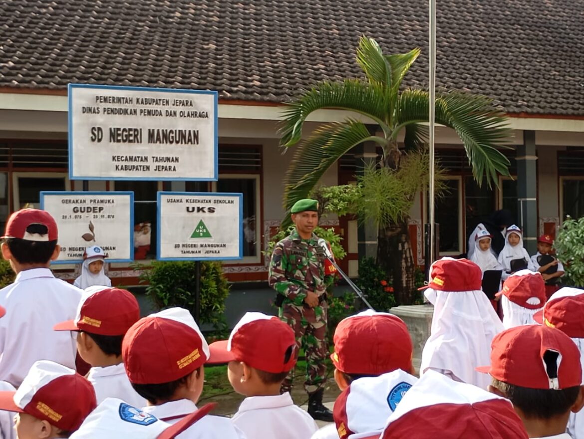 Konsisten, Danramil dan Babinsa Kodim 0719 / Jepara Jadi Irup Upacara Sekolah, Tanamkan Wawasan Kebangsaan di Kalangan Pelajar