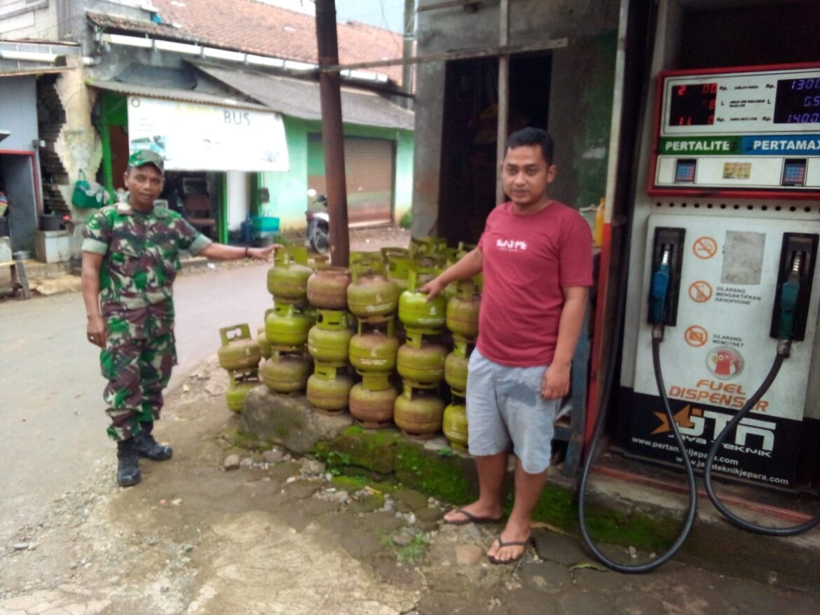 Babinsa Kodim 0719 / Jepara Cek Ketersediaan Tabung Gas di Jepara