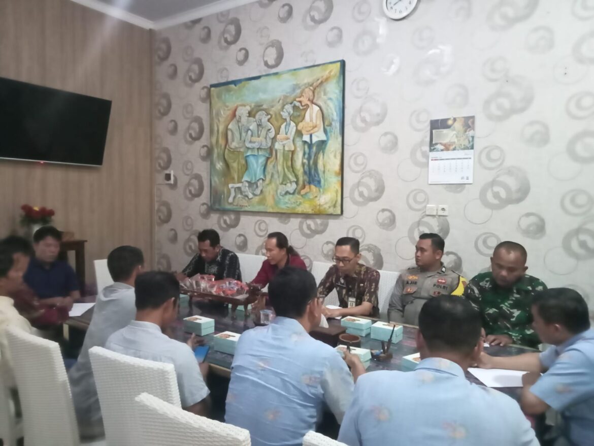 Babinsa Kodim 0719 / Jepara Hadiri Rakor Pengelolaan Pantai Wisata Pungkruk, Portal Jalan Umum Akan Dilepas