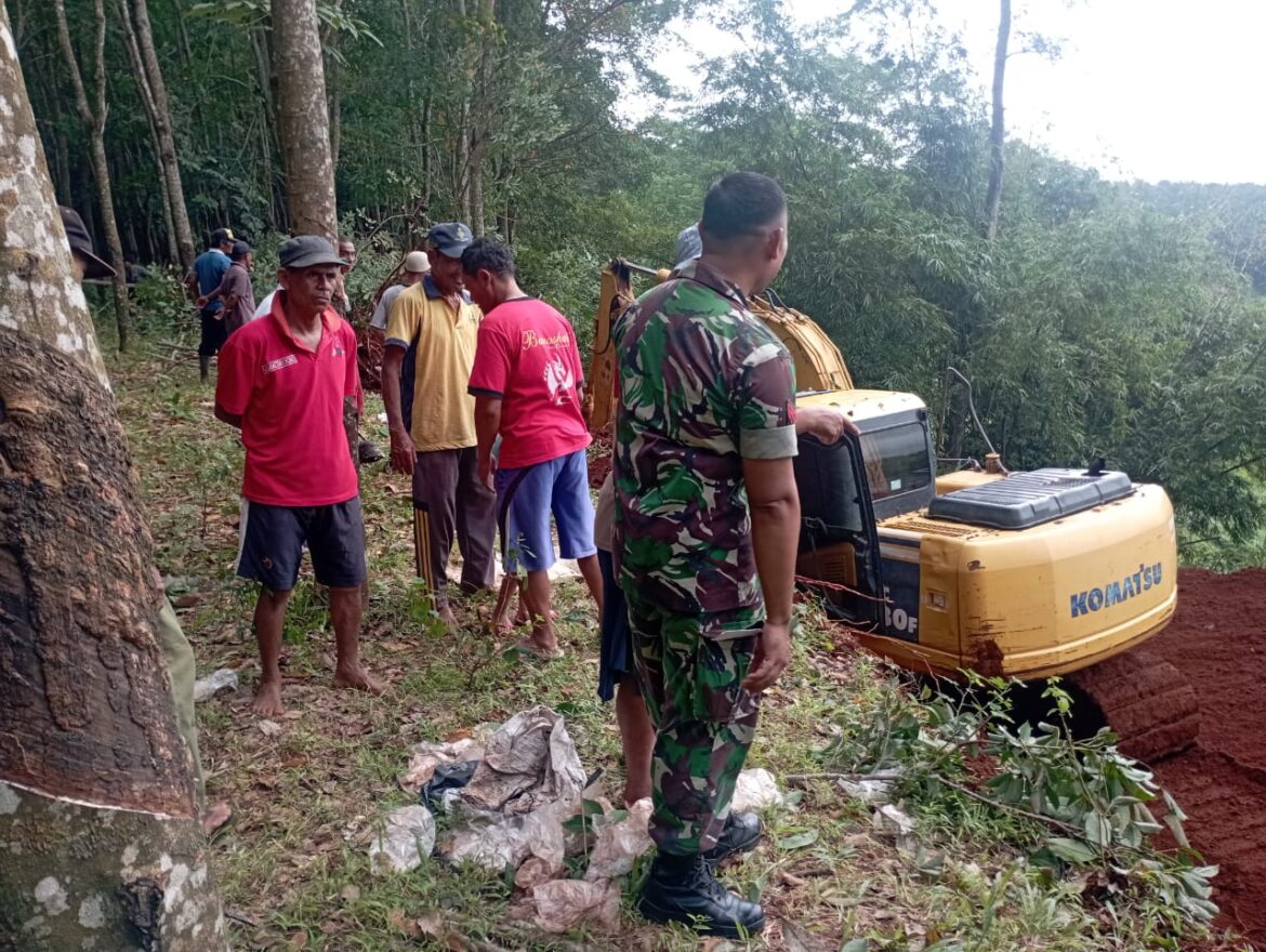 Babinsa Kodim 0719 / Jepara Cek Perbaikan Tanggul Irigasi Longsor di Sentul