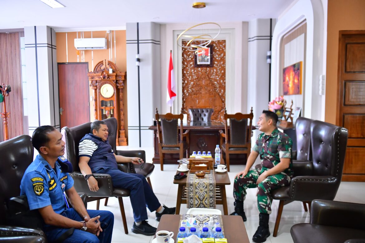 Dandim 0719 / Jepara Letkol Arm Khoirul Cahyadi, S.E., Gelar Audiensi dengan Syahbandar Karimunjawa di Makodim