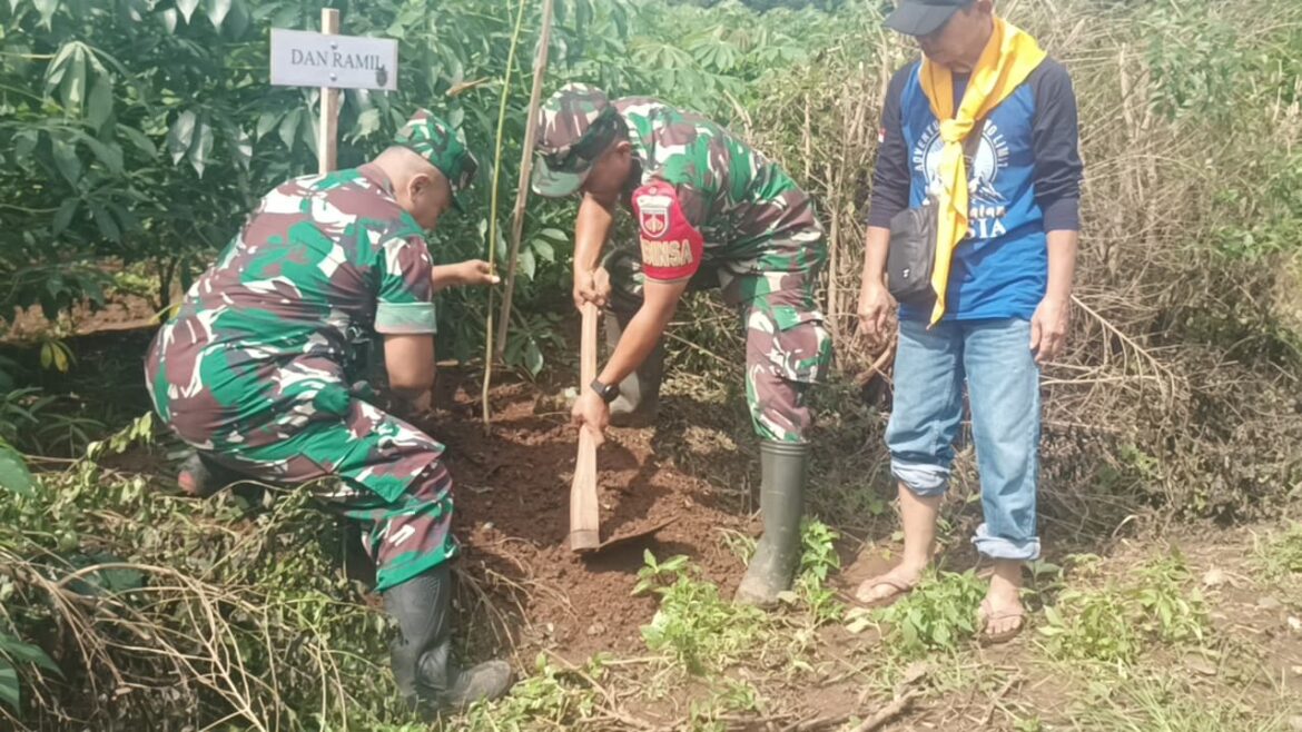 Babinsa Kodim 0719 / Jepara Hadiri Giat Penanaman Pohon di Desa Ngroto
