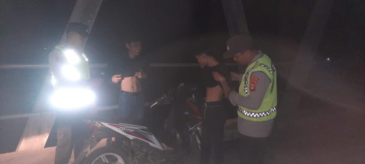 Kapolsek Muara Kuang Memimpin Giat KRYD untuk Mencegah Gangguan Kamtibmas di Wilayah Hukumnya