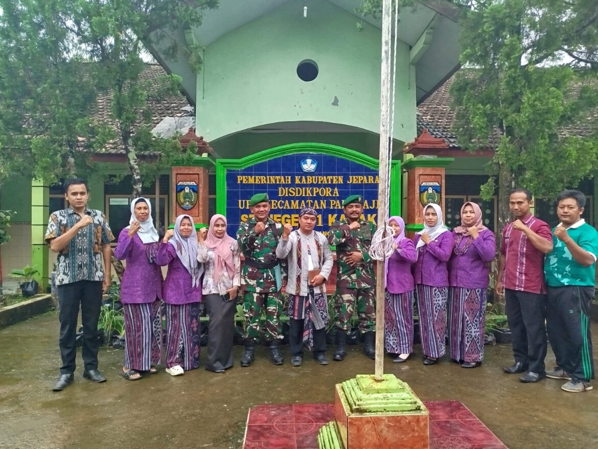 Anggota Koramil 09 / Mlonggo Berikan Bimbingan dan Motivasi Kepada Siswa SDN 1 Kawak
