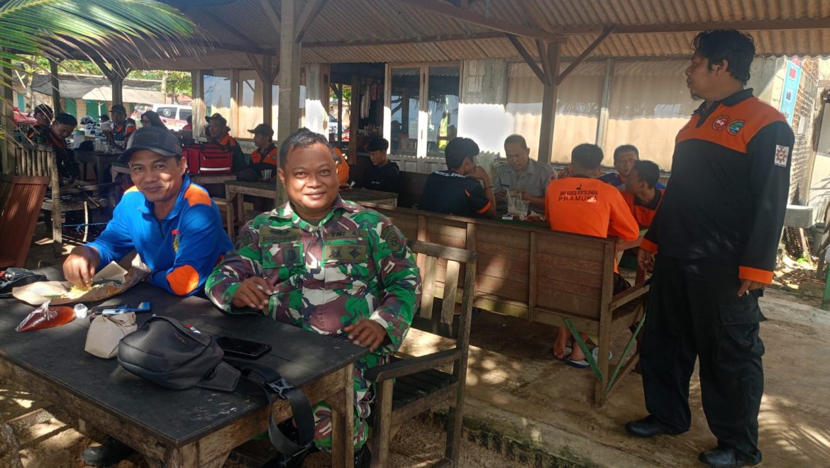 Anggota Kodim 0719 / Jepara Turut Bantu Pencarian Nelayan Hilang di Perairan Bondo