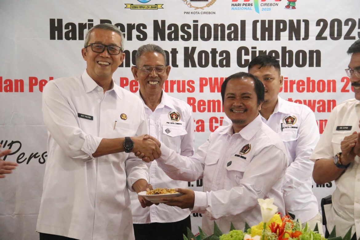 Pelantikan PWI Kota Cirebon, Pj Wali Kota Ajak Pers Dukung Ketahanan Pangan