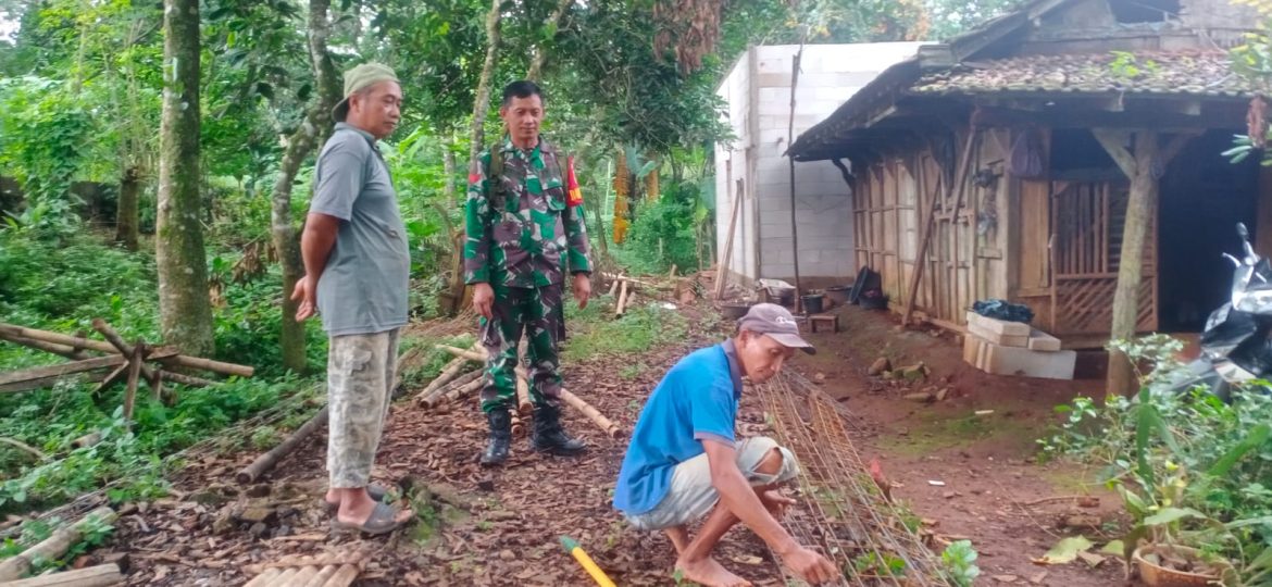 Babinsa Kodim 0719 / Jepara Dampingi Pengecekan Pembangunan RTLH di Desa Ngasem
