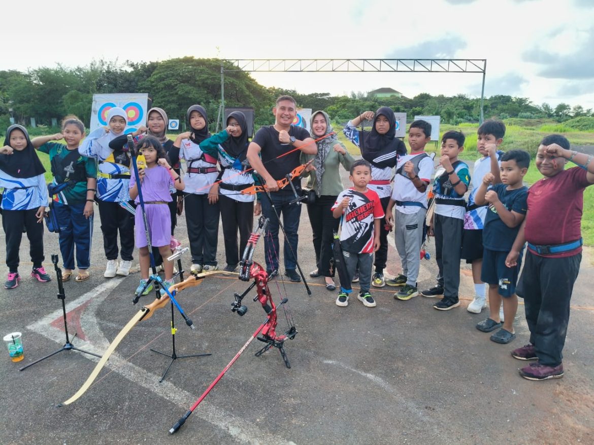 Ngobrol Sore Santai dan Produktif Dandim 0719 / Jepara Bersama Atlet Junior Panahan di Areal GBK