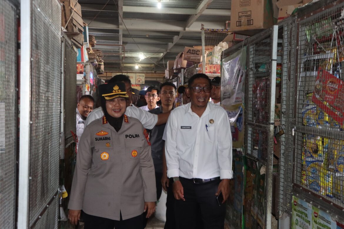 Kapolresta Cirebon Bersama Forkopimda Laksanakan Sidak Harga Bapokting di Pasar Sumbe