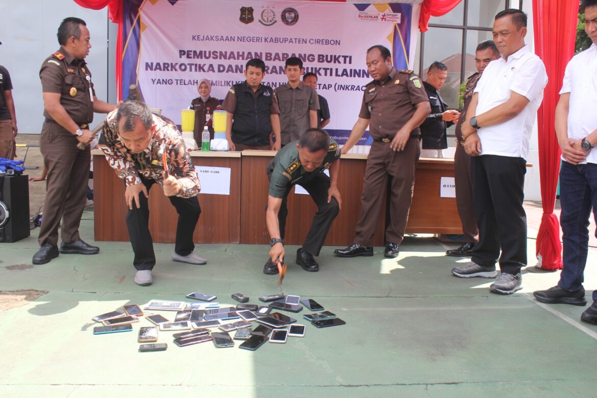 Dandim 0620 / Kab Cirebon Ikut Serta dalam Pemusnahan Barang Bukti Narkotika dan Barang Bukti Lainnya