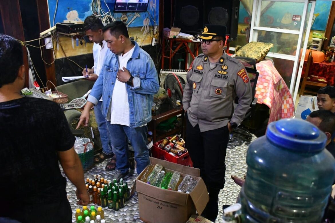 Polresta Cirebon Gerebek Rumah Penyimpanan Miras di Kecamatan Pabedilan