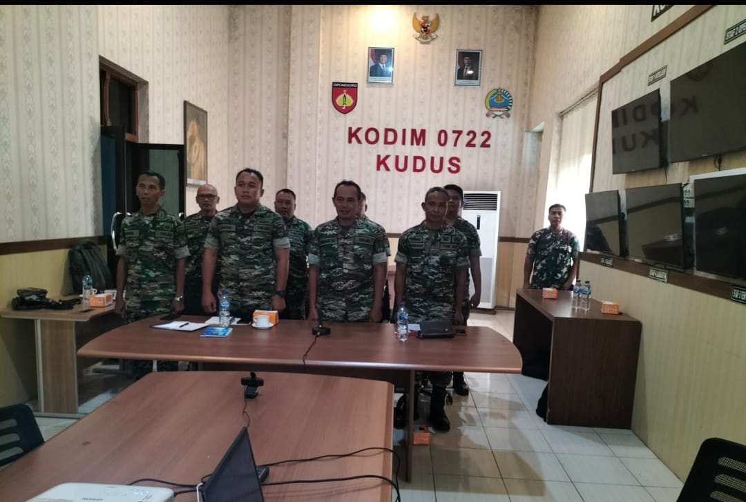 Rapat Evaluasi Bidang Logistik Kodam IV / Dip Semester I Tahun 2025 Dilaksanakan Secara Daring di Aula Makodim 0722 / Kudus