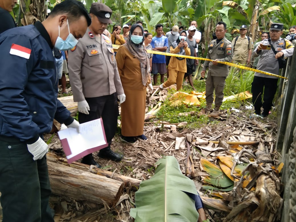 Heboh…! Penemuan Mayat Beridentitas Laki – Laki Tergeletak Di Pinggir Jalan Desa Kalirejo Palas