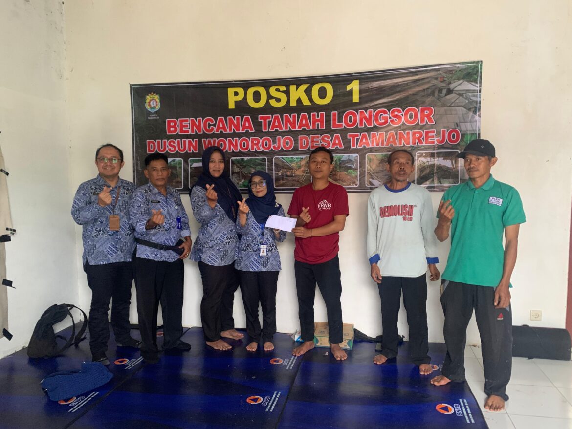 DPC.Ikatan Penyuluh Keluarga Berencana( DPC.IPeKB )Kabupaten Kendal Peduli Korban Bencana Tanah Longsor di dua lokasi Berbeda Rabu Tgl. 5/1/2025
