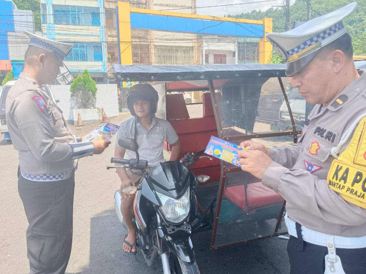 Tingkatkan Kesadaran Tertib Berlalu Lintas, Personil Polres Sibolga Berikan Himbauan*